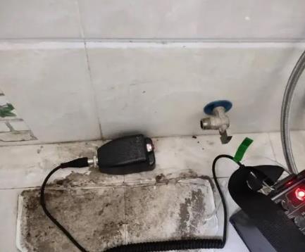 岳塘屋顶漏水维修公司分享下卫生间漏水的危害及解决方法